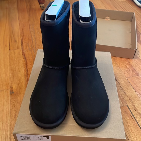 UGG W Classic Short ll Boots. Size 6. Black. #1016223 NEW IN BOX! Retail $180 - Picture 2 of 15
